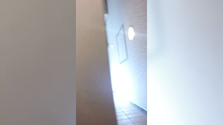 【JKおしっこ空爆①】制服JK達のおしっこ姿をがっつり上から撮影！スマホ撮影の緊張感が最高 voyeur jp 2 (3) 2