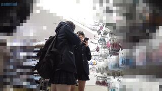 vol.37 (衝撃マンポロあり)激カワ赤チェ Kの極小Tバック逆さ撮り voyeur jp 2
