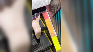 vol.37 (衝撃マンポロあり)激カワ赤チェ Kの極小Tバック逆さ撮り voyeur jp 3