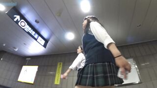 《04青空に浮かぶ鮮やかパンティー♡足元から狙ったムチムチ太もも＆最高プリケツローアングル》《バス死角でM字開脚盗撮》 voyeur jp 3