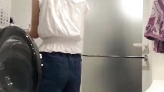 女子トイレで本気のオナニー隠し撮り。オナ狂いの猿なみ女子の実態 voyeur jp 2