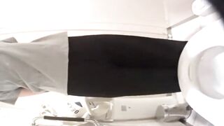 【カワイイ後輩の社内トイレ】 高画質盗撮決定版 ！！うんこ出しいきむアイ◯ル顔のJD大胆尻拭き voyeur jp (2)