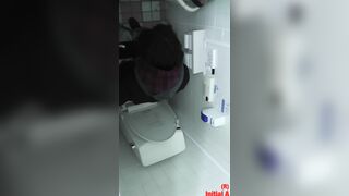 【カワイイ後輩の社内トイレ】 高画質盗撮決定版 ！！うんこ出しいきむアイ◯ル顔のJD大胆尻拭き voyeur jp (3)