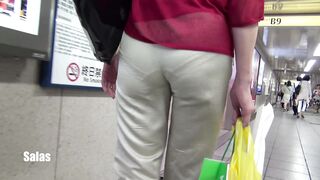 歩き尻 27 ,  お姉さんの後ろ姿 ２５６　透け　ムチムチ　２人　OL　巨尻　迫力　2連発　階段上り　パンツ voyeur jp 2 (3)