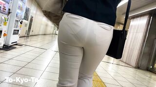 歩き尻 27 ,  お姉さんの後ろ姿 ２５６　透け　ムチムチ　２人　OL　巨尻　迫力　2連発　階段上り　パンツ voyeur jp 2 (4)