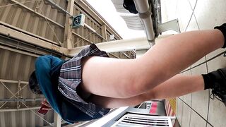 超カメラ警戒も絶対逃さない…もっこりふっくら股間丸出しのミニスカ露出狂JD voyeur jp