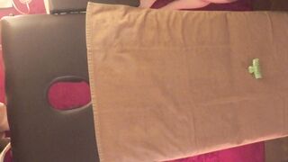 《個人撮影》同じ大学の同級生と付き合ってる清純な19歳のマッサージ嬢「ヤダ！抜いてぇ！」と叫びながら痙攣イキしまくりで彼氏より気 jav jvip 2 (2)