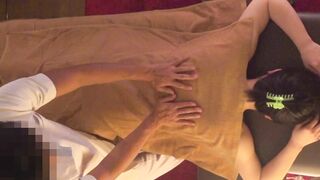 《個人撮影》同じ大学の同級生と付き合ってる清純な19歳のマッサージ嬢「ヤダ！抜いてぇ！」と叫びながら痙攣イキしまくりで彼氏より気 jav jvip 2 (4)