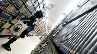 【4K】ハミ出るびらびらが卑猥過ぎる！乳首もお尻も丸見え巨乳萌かわ店員の赤裸々な下着姿じっくり堪能！全身パンチラ盗撮  voyeur jp