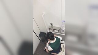 【部活系JKが釣れました♥】美人さん5名☆コンビニトイレ隠し撮り voyeur jp 1 (1) 3