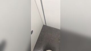 【部活系JKが釣れました♥】美人さん5名☆コンビニトイレ隠し撮り voyeur jp 1 (4)