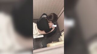 【部活系JKが釣れました♥】美人さん5名☆コンビニトイレ隠し撮り voyeur jp 1 (5)