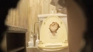 【部活系JKが釣れました♥】美人さん5名☆コンビニトイレ隠し撮り voyeur jp 2 (2)