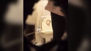 【部活系JKが釣れました♥】美人さん5名☆コンビニトイレ隠し撮り voyeur jp 2 (4)