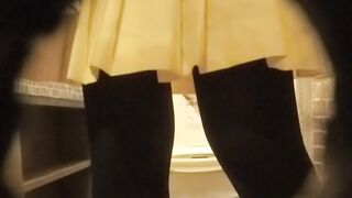 【部活系JKが釣れました♥】美人さん5名☆コンビニトイレ隠し撮り voyeur jp 2 (6)