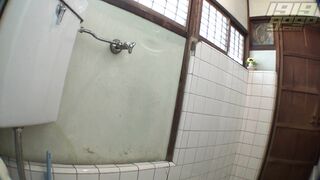 Japanese-style hot spring inn toilet しら○ま温泉宿和式便所 voyeur jp 1
