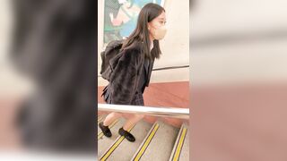 01 アイドルグッズの列に並ぶ制服娘 voyeur jp 3