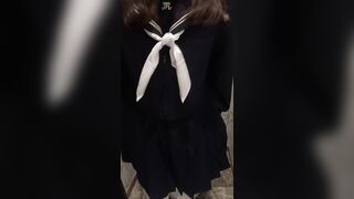 デパートのトイレでこっそりオナニーしちゃうJK202　坂道系清純派JKがつるつるおまんに指入れ中イキ jav jvip