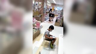 【Q8】遊びに夢中の女の子を狙え voyeur jp 1