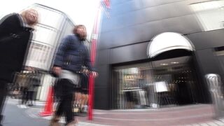 パンダチラリ 012, 新フルHD高画質パンチラ逆さ撮り064　怒涛の23人のパンチラ！！超多人数オムニバスすぺしゃる, 店員撮り１２１！店内は暖房来 voyeur jp 2 (3)