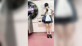 仲良し2人組のS級JK 風制服美女の対面エロ過ぎるミニスカ生脚 449 part1, 白パンティ見せてくださる原宿系S級美女 voyeur jp 3 (6)