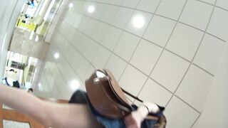 新フルHD 高画質パンチラ逆さ撮り 301　怒涛の17人のパンチラ！！超多人数オムニバスすぺしゃる voyeur jp 1