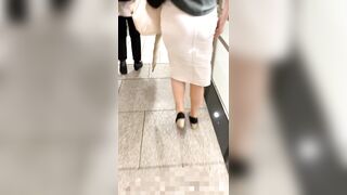 ３ ヶ月限定販売 No.3「最高傑作BODY！！！」, No.759 肉厚お尻でスキニーがパツパツにはち切れ寸前の裸よりもいやらしい下半身お嬢さん  voyeur jp 1 (1)