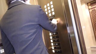 【ホテルウーマン2名】 お部屋へ案内する際とTVの故障で呼びつけ狙い撃ち盗撮 ！胸チラ＆黒ストパンチラ voyeur jp 1