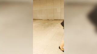 けしからん、エスカレーターで盗撮を警戒して最後尾に乗るような娘には悪戯part.66【PC用・縦動画】 voyeur jp