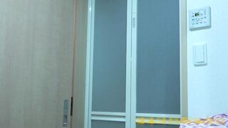 【民泊着替え】 節約した分 、原宿でお買いものを楽しんだ岡●県の桃娘－74、75人目－ voyeur jp 1