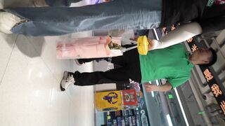 ワルツ 2023 コレクション No.27 白い裏地付きフローラルドレス ipcam 3