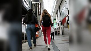 No.774-1 くびれからのデカ尻をスキニーデニムからフリフリ猛アピール中のお姉さん 【前編】 , ギャル尻パラダイス24★超セクシーな黒パンの voyeur jp 1 (1)