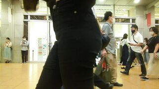 No.774-1 くびれからのデカ尻をスキニーデニムからフリフリ猛アピール中のお姉さん 【前編】 , ギャル尻パラダイス24★超セクシーな黒パンの voyeur jp 2 (2)