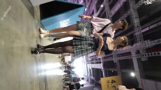 ワルツ2023シリーズ#33：コミックコンで青いチェックのスカートと黒いストッキング ipcam 1