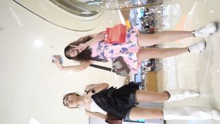 ワルツ2023シリーズ#33：コミックコンで青いチェックのスカートと黒いストッキング ipcam 2