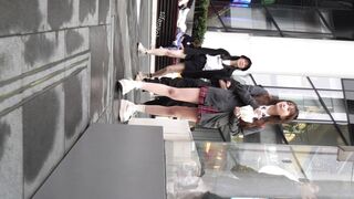 ワルツ2023シリーズ#33：コミックコンで青いチェックのスカートと黒いストッキング ipcam 3