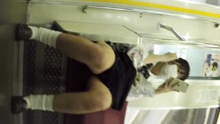 エロすぎるミニスカ美脚を組んで座る性格良なセクシー美女 （前編）, お尻が見えてしまいそうな短いホットパンツで脚を組む色白美人（中編）, 2名のS級 voyeur jp 3 (5)