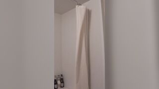 ホテルのシャワーでこっそりオナニーしちゃう J〇 voyeur jp 2