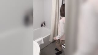 ホテルのシャワーでこっそりオナニーしちゃう JK4 voyeur jp 1