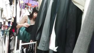 椿○奴似のお姉さんが着替えますよぉ ！！　僕のお店の試着室182 voyeur jp 1