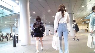 0013街撮りマジでワ○ピースナミ似桃尻短パンちゃん, 【熟女のお尻】ベージュパンツのお尻　50代のお母さんでかいケツ, ただでさえスカートが透けているのに、最後はまさかの (14)