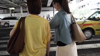 0013街撮りマジでワ○ピースナミ似桃尻短パンちゃん, 【熟女のお尻】ベージュパンツのお尻　50代のお母さんでかいケツ, ただでさえスカートが透けているのに、最後はまさかの (6)