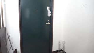 SW-790 I was soothed by the head stroking and nipple sucking, and my dick was jerked off! When I was admiring the sexy bodies of the ladies who moved ... Censored