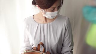 [2名ワクチン接種]予想外！ブラが折れ曲がっていて乳首モロ出し！本人も途中で気付いて慌てて直すOL[胸チラ] voyeur jp 6