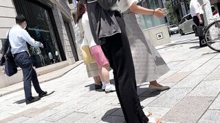 アパレル営業 商品よりも自分の白パンアピール Part2, 【4K60P街撮り】レースのパンティーがくっきり！！パンティー透け透けのお姉さん2 voyeur jp 3 (1)