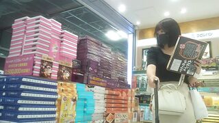 【FHD高画質】デパ地下セレブのレース透けピタパン, 【HD高画質】 打ち合わせ前の通勤キャリアウーマン ぴっちりベージュパン voyeur jp 1 (6)