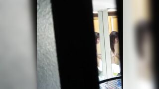 【素人】夜間徘徊で★全裸お姉さん発見!!ドアポストからの撮影に大成功 !！25分 voyeur jp 4