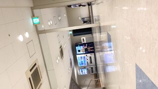 【4K】スカートを折り曲げ美脚をさらけ出す長身JKのスカートの中 voyeur jp 2