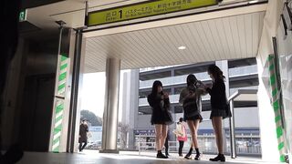 【4K】スカートを折り曲げ美脚をさらけ出す長身JKのスカートの中 voyeur jp 5