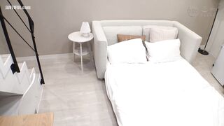 DDH-383 A beautiful girl inviting you to raw sex in a lewd outfit! She teases you with her outstanding style and charm, and ends up creampieing you! Censored